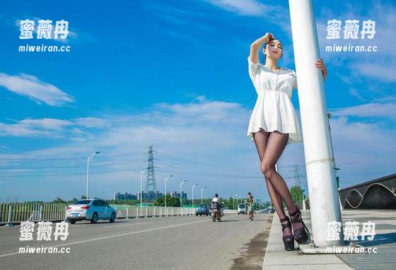 一组完美套图，爱丝的美丝小特务隐藏在每个细节中，等你去发现！