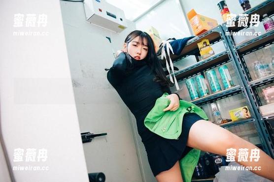 Loozy电影院女孩，Sonson(손손)的高清写真果心思又细腻。