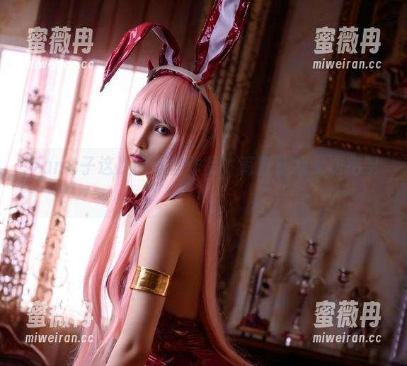 Vams子这次的黑丝作品，简直让我无法招架！
