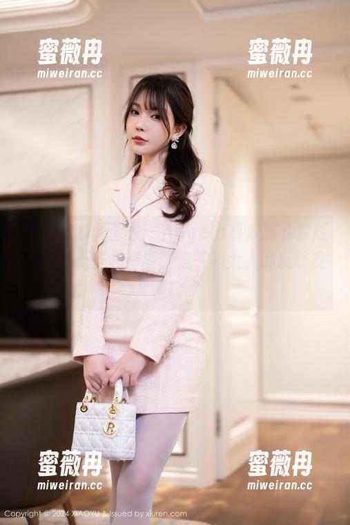XIAOYU语画界 - Angela喜欢猫儿童版：浴室无圣光写真，稚气和大人的玩味交融。