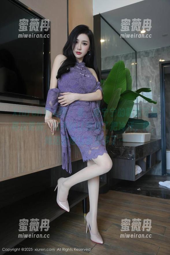 Xiuren秀人网 - 看，唐宁宁的制服写真再次更新，时不时让我捏了把冷汗，得，她这次也让我想多了…