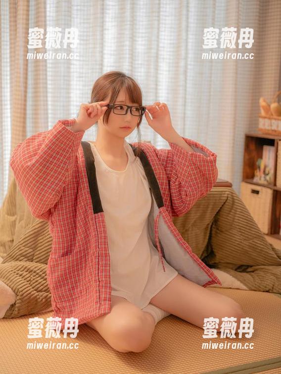 随意定制？nagesa魔物喵的短裤图片大片让人想多