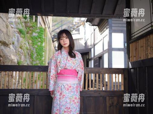 在wuyo(우요)的私拍中，赤裸的脚趾跳舞
