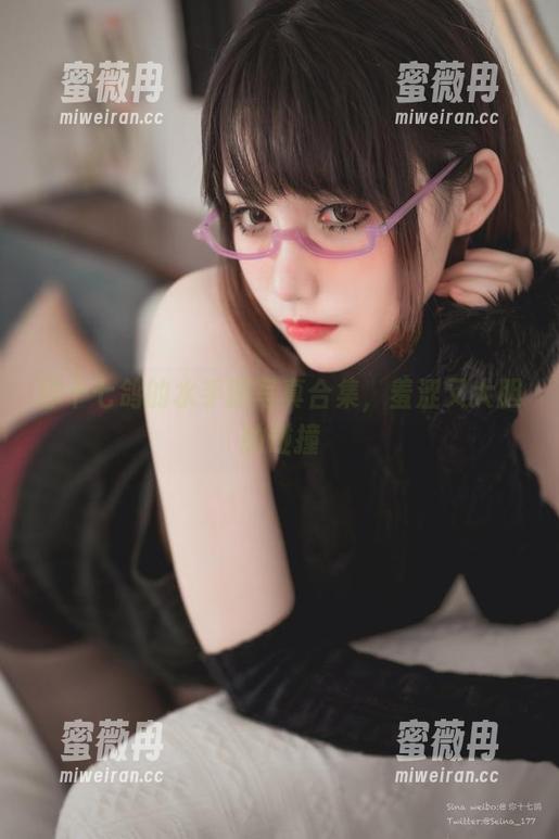 你十七鸽的水手服写真合集，羞涩又大胆的碰撞