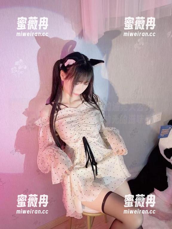 十万口草莓粥粥 微密圈 - 十万口草莓粥粥的油亮大公开!免费原图,快来瞧瞧这油光的滋味!