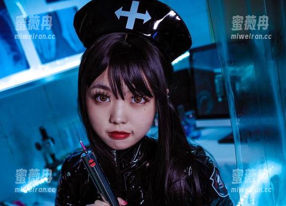 啊日日_Ganlory 给镜头来个‘啊日日_Ganlory,泳衣嗨玩!’,热点高清下载中!