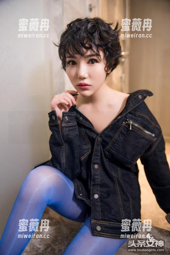 头条女神-火儿 头条女神 - 火儿又来了!最新美图,长腿层次感满分!
