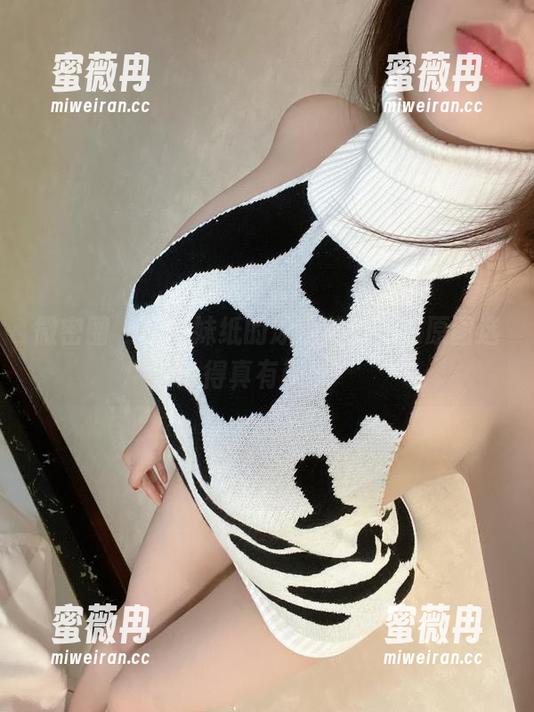 奶宝妹纸 微密圈 - 奶宝妹纸的泳池美照,这原图选得真有趣!