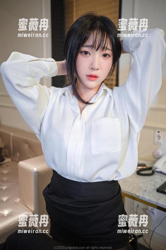 姜仁卿(강인경)的高跟鞋，戳中我心的照片，难以自拔啊。
