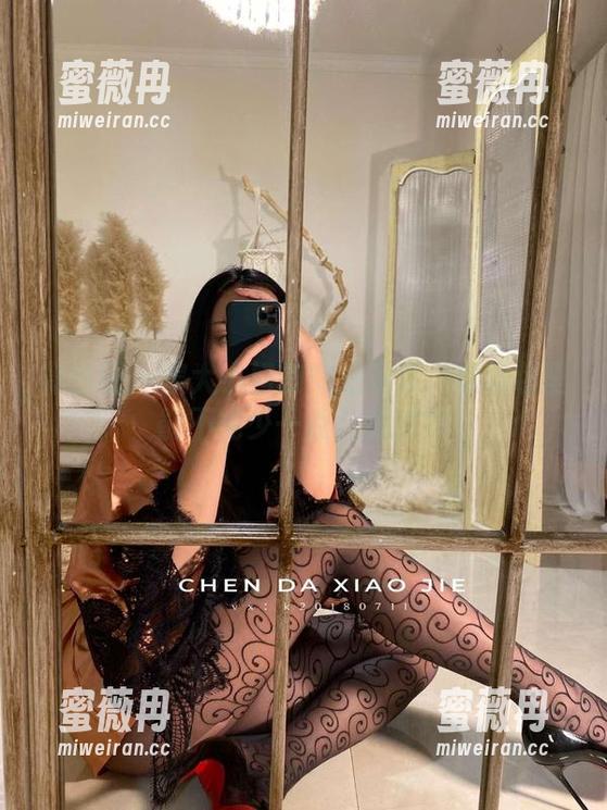 微密圈 - 宸大小姐的空姐写真：这图包里能不能少一点儿甜腻？