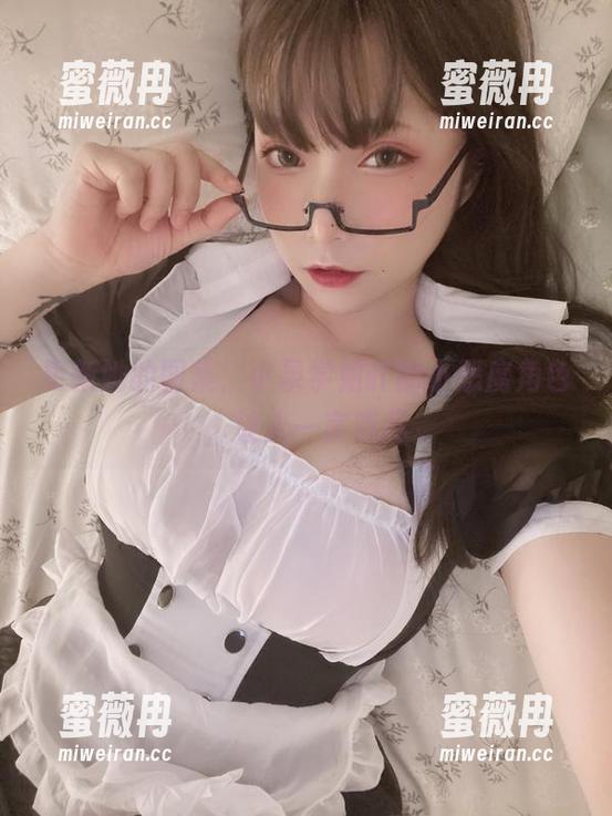 更新她的图集，小泉学姐吖的小恶魔角色，让人一言难尽