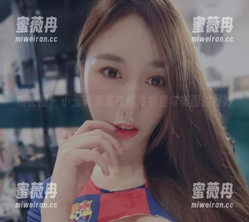小玉吃果冻 微密圈 - 小玉吃果冻在连体衣里与美图的微妙对话