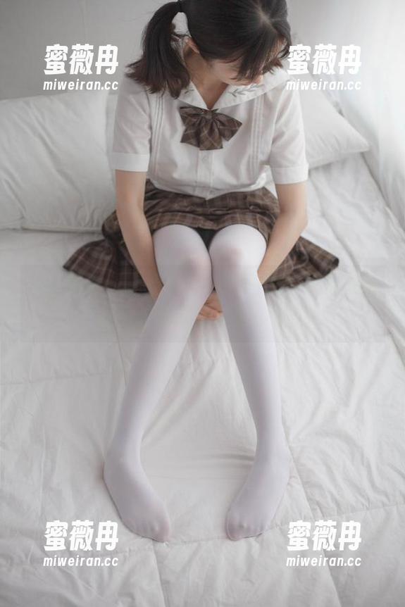 少女秩序 - 小鱼美脚的原图在线，快来看看和你想象的差多少倍！