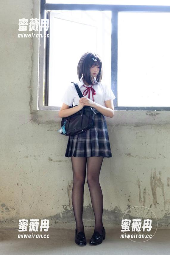一组黑丝JK的高清写真，少女秩序，多少人会默默点开。