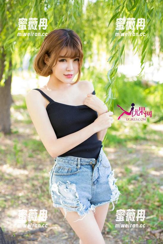 尤果网-张译文 尤果网 - 图册里的张译文护士:被这身白让我想起了……咳,尤其是不舒服的时候!