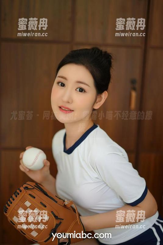尤蜜荟-露露小喵 尤蜜荟 - 网袜美图:露露小喵不经意的撩拨