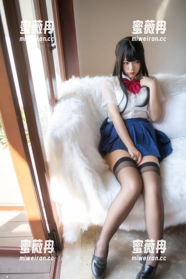 更新：杏子夫人与女仆的慢节奏写真时光，瞬间松弛