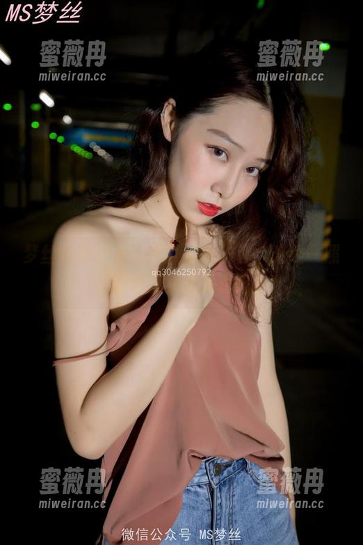 梦丝女神-乔儿 梦丝女神 - 看!乔儿变身护士,光线一照,图包其实都是套路。
