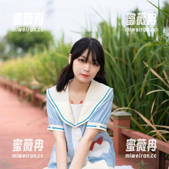 梨瑾瑾海边私房合集，反正人人都有个“沙滩滑倒”的故事！