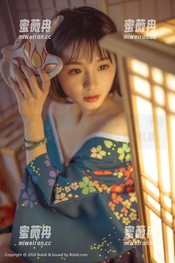 波萝社-柳侑绮 波萝社 - 观看柳侑绮的剑道女原图,不得不承认,剑挥洒间竟还有种淡淡的优雅。