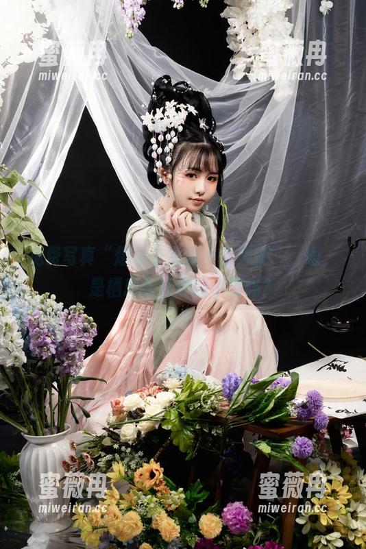 免费写真“爆机少女喵小吉天使”，唔，是栖息在云端的小猫吗？