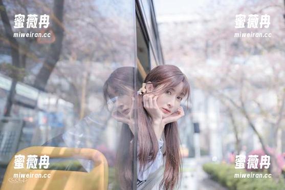 王羽杉 睡衣的王羽杉,图册里的轻松姿态让我好想穿上睡衣赖在沙发上。