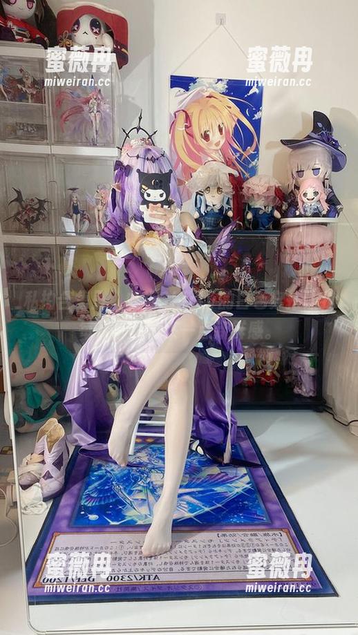 白栎Shirly 私拍合集里,白栎Shirly的白色穿搭让我每次都想再来一点新鲜感。