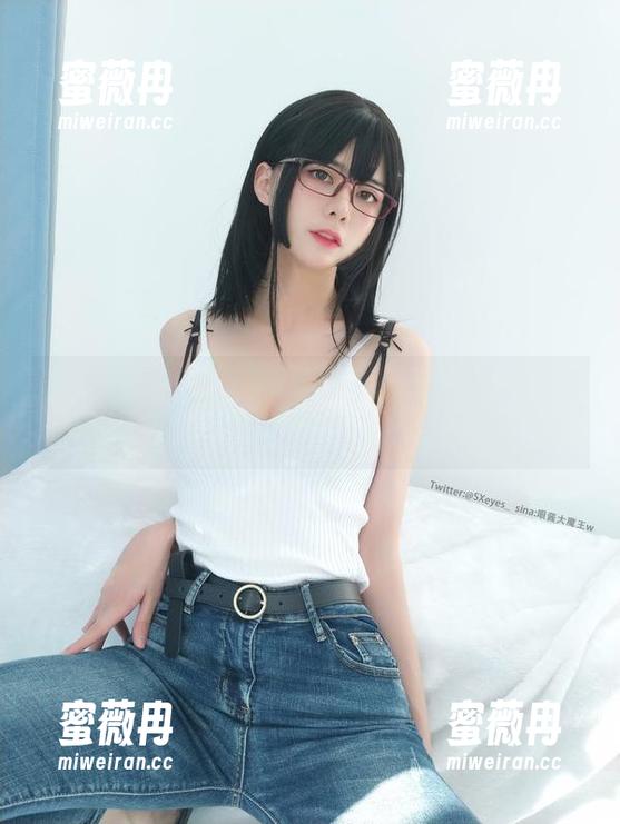 套图or剧本？眼酱大魔王w在肉丝连衣裙里的日常观察