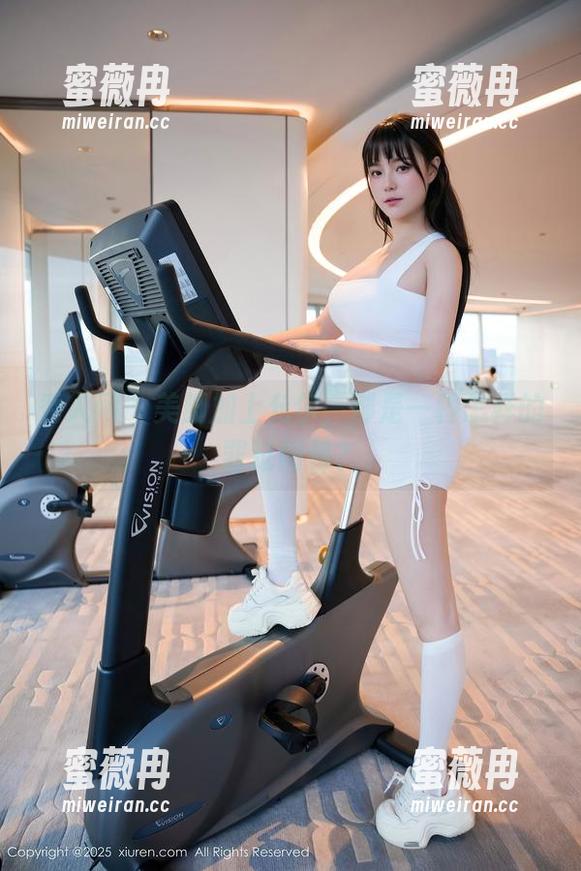 秀人网 - 美脚加上允尔，那是一种怎样的罪过图包？