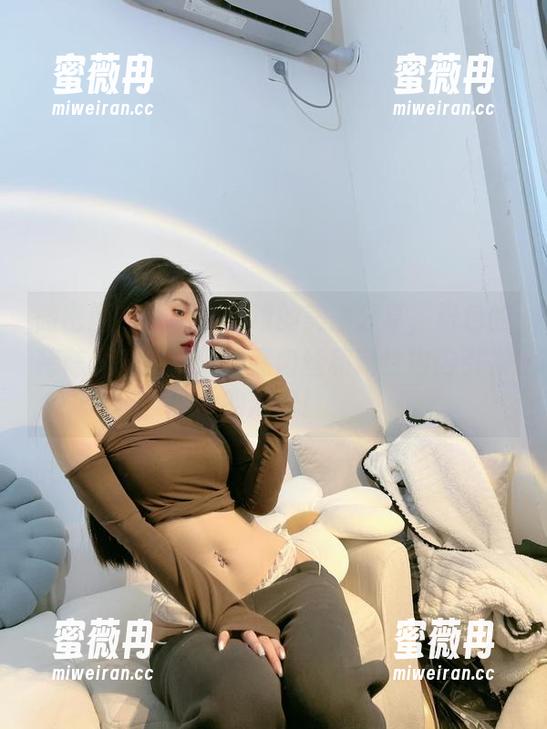 微密圈 - 不点赞都难的美图分享，粉色的猪陈佩奇的连体油亮肉丝和豹纹内内引发的潮流！