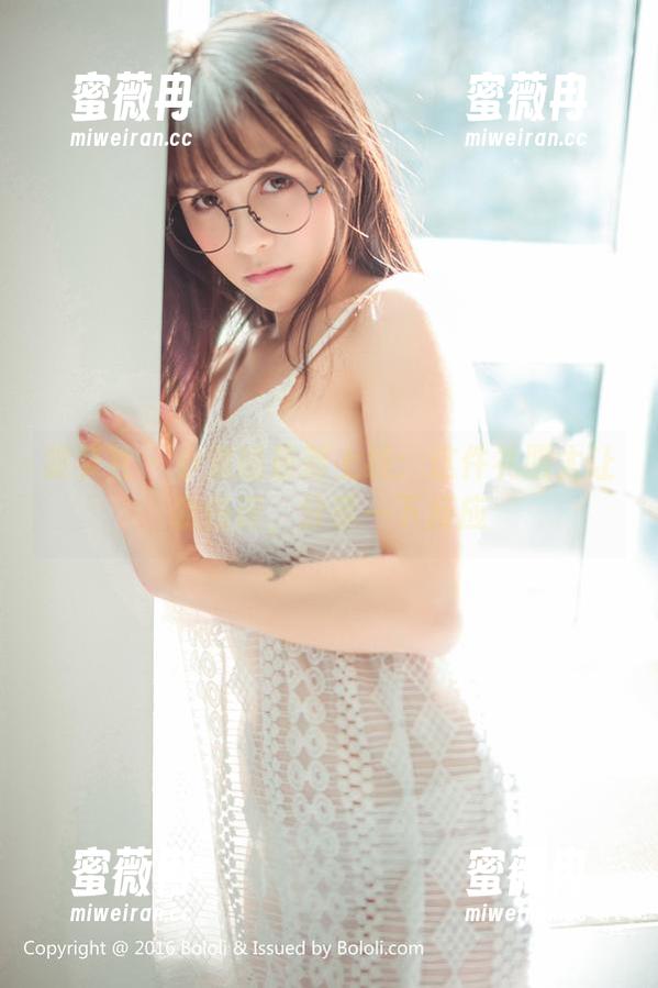 菠萝社-小潘鼠 菠萝社 - 小潘鼠最新上线:这件礼服太让我惊讶,分享一下反应