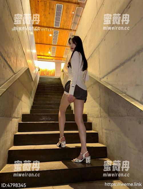 轩子巨二兔 微密圈 - 原图欣赏时刻:轩子巨二兔的裤里丝,居然可以这么迷人?