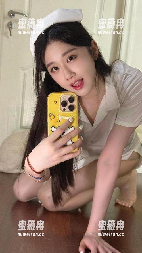 微密圈 - 轩子巨二兔的高清美图，无意间让我开启了不知火舞的新认知，让我都开始找风衣了！
