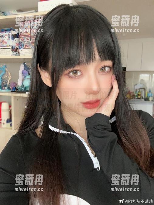 阿九从不咕咕的照片，甘雨的模样，像是从某个梦魇里恍惚走出来的。