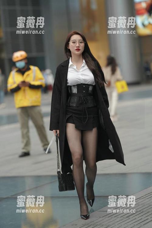魔镜街拍-婷婷 魔镜街拍 - 说好的休闲?看婷婷如何把包臀与轻薄织成惬意的图景,作品分享!