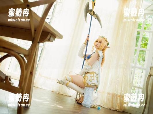 魔女养成记：麻花麻花酱最新写真，万圣节也要逗得飞起！